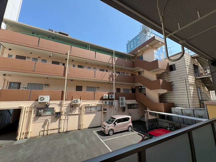 物件内観写真14　(室内からの展望)