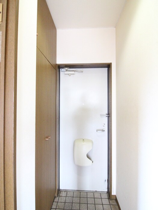 物件内観写真16　(玄関)