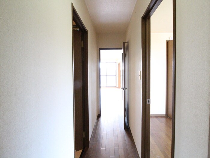 物件内観写真18　(廊下)
