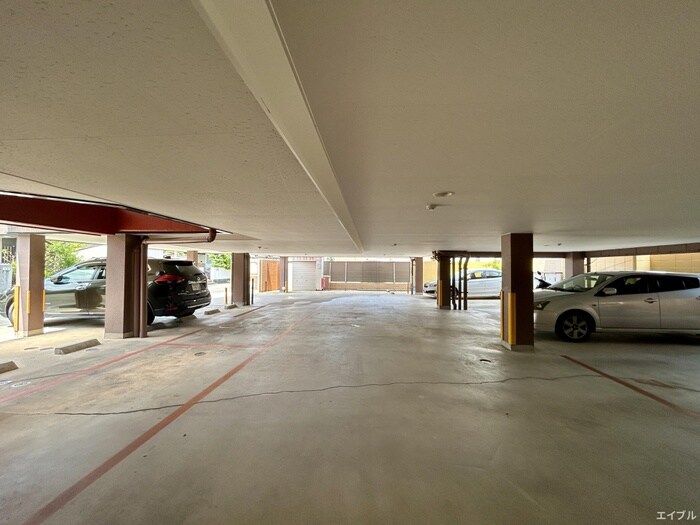 物件外観写真4　(駐車場)