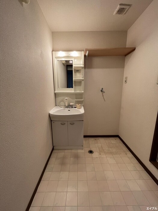 物件内観写真14　(洗濯機置場)