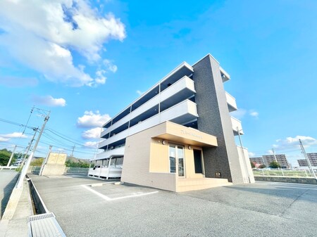 プレミールＮａｋａｍａⅢ外観写真