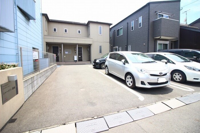 物件外観写真2　(駐車場)