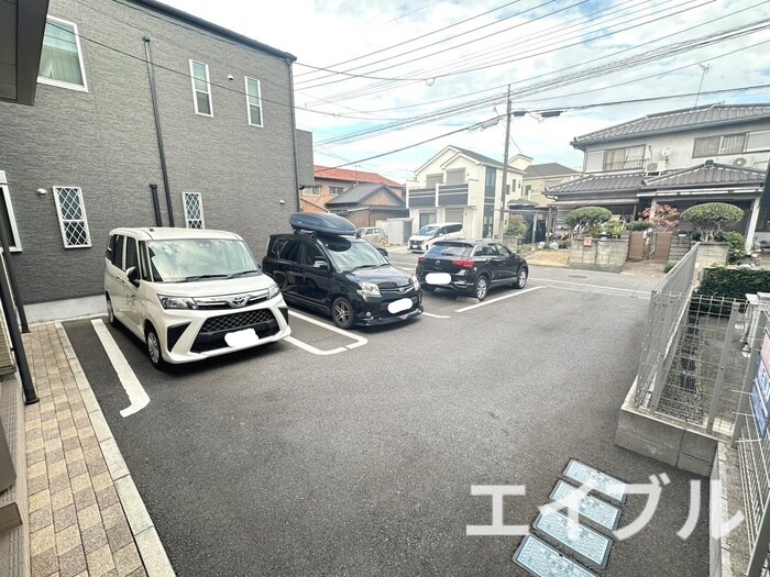 物件外観写真2　(駐車場)