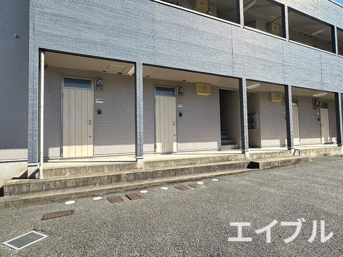 物件外観写真5　(エントランス部分)