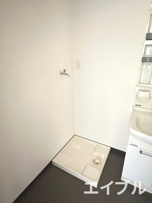 物件内観写真10　(洗濯機置場)