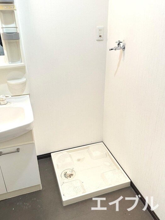 物件内観写真10　(洗濯機置場)