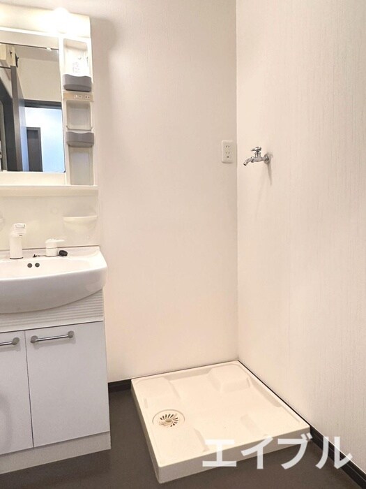 物件内観写真11　(洗濯機置場)