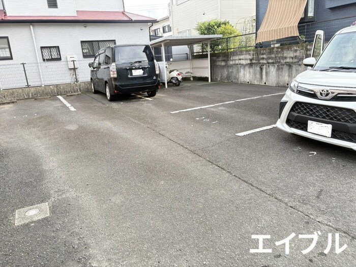 物件外観写真3　(駐車場)