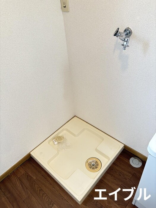 物件内観写真16　(洗濯機置場)