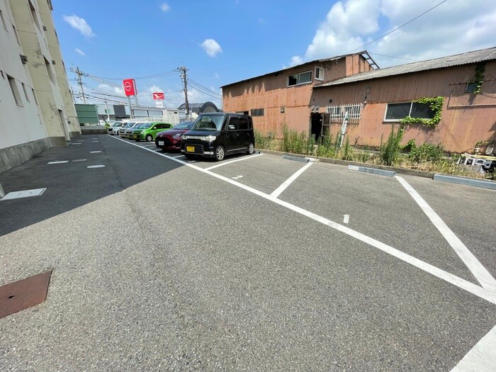 物件外観写真2　(駐車場)