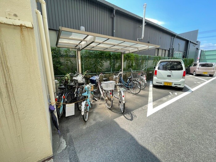 物件外観写真3　(駐輪場)