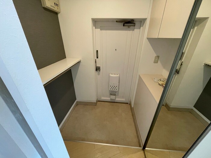 物件内観写真9　(玄関)