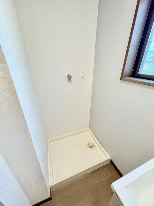 物件内観写真18　(洗濯機置場)