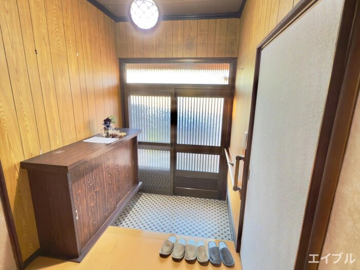 物件内観写真12　(玄関)