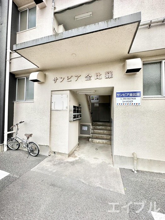 物件外観写真4　(エントランス部分)