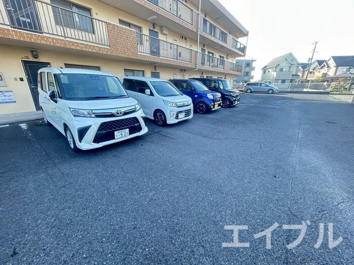 物件外観写真4　(駐車場)