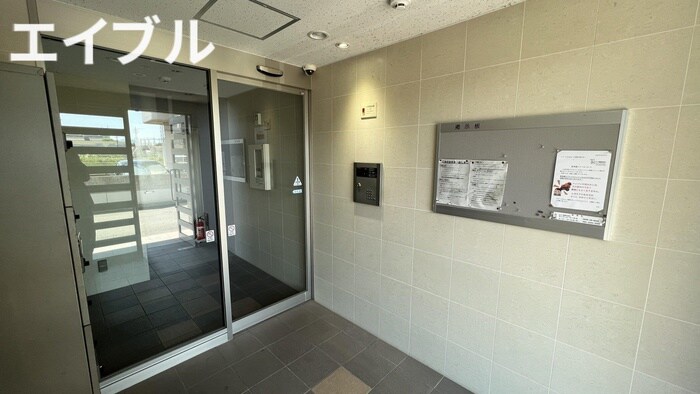 物件外観写真4　(エントランス部分)