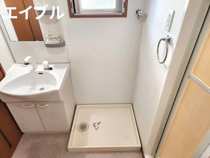 物件内観写真15　(洗濯機置場)