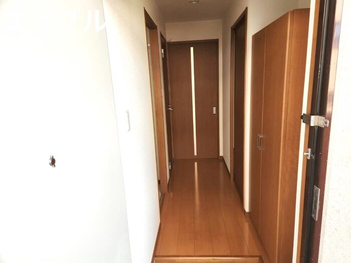 物件内観写真16　(廊下)