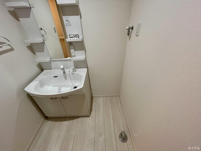 物件内観写真12　(洗濯機置場)