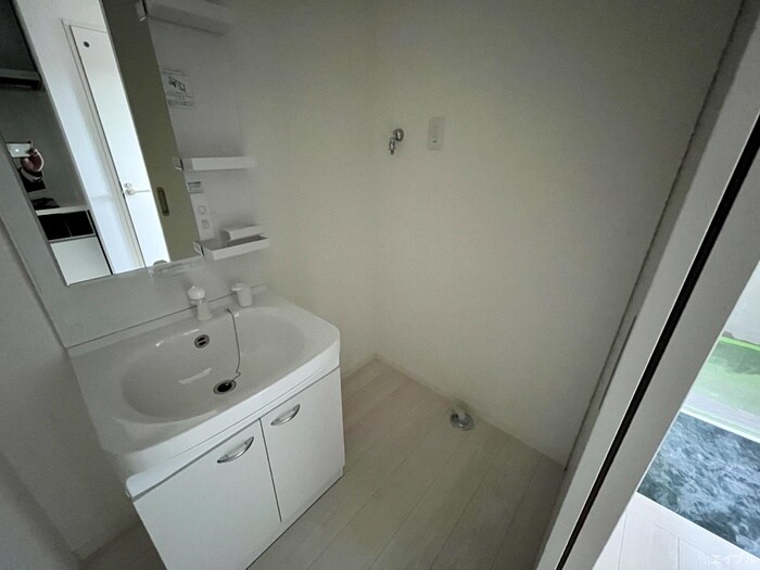 物件内観写真12　(洗濯機置場)