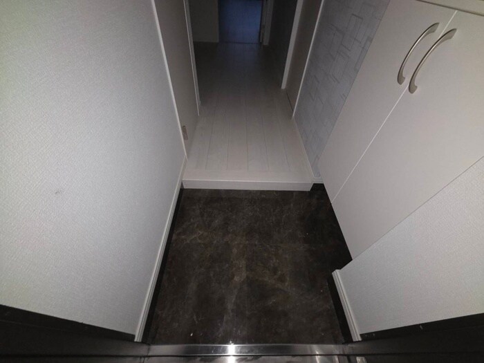 物件内観写真13　(玄関)