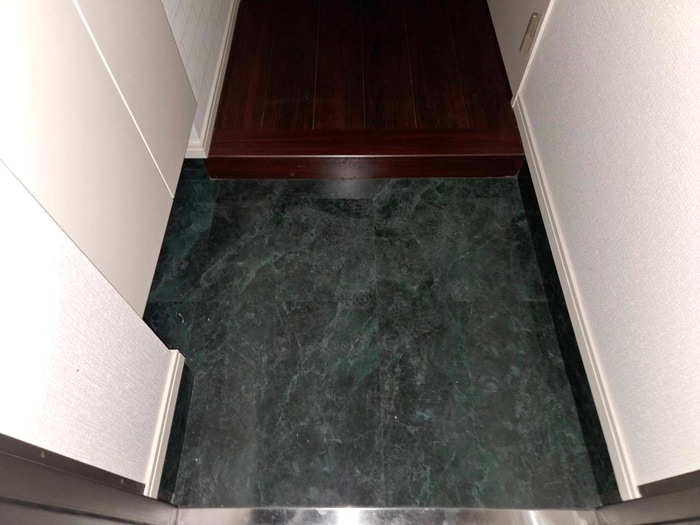 物件内観写真13　(玄関)