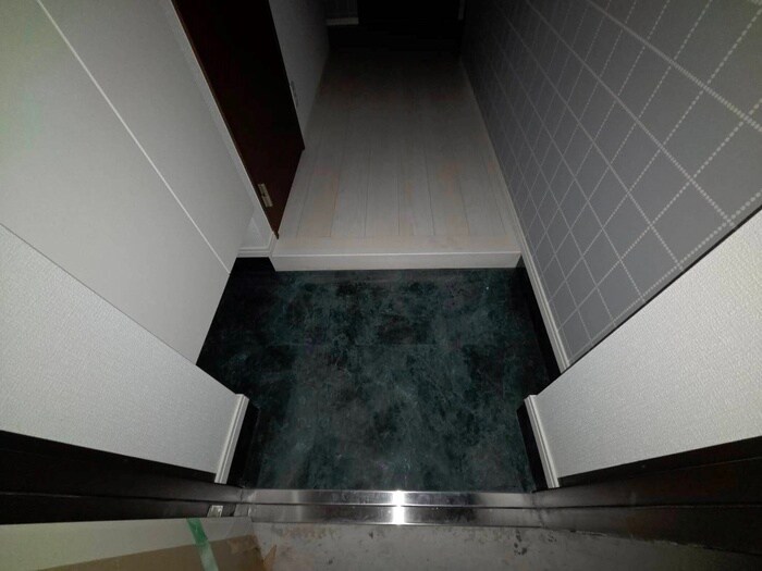 物件内観写真14　(玄関)