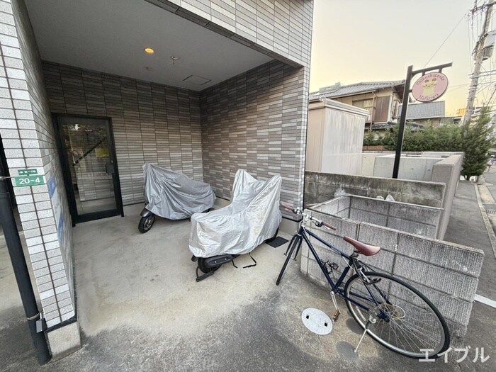 物件外観写真4　(駐輪場)
