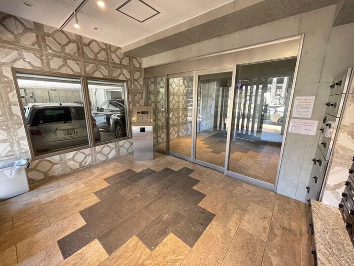 物件外観写真5　(エントランス部分)