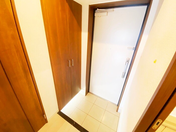 物件内観写真12　(玄関)