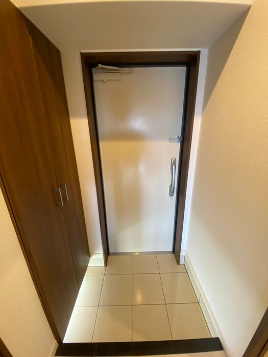 物件内観写真12　(玄関)