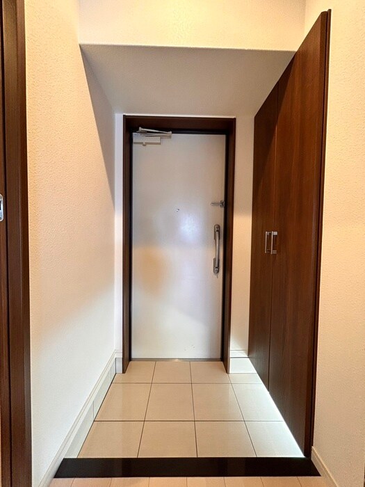 物件内観写真12　(玄関)