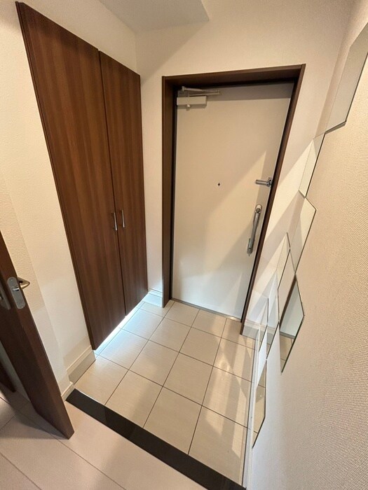 物件内観写真13　(玄関)