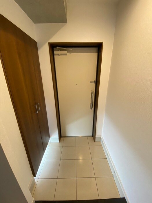 物件内観写真13　(玄関)