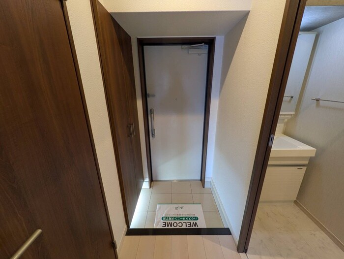 物件内観写真16　(玄関)