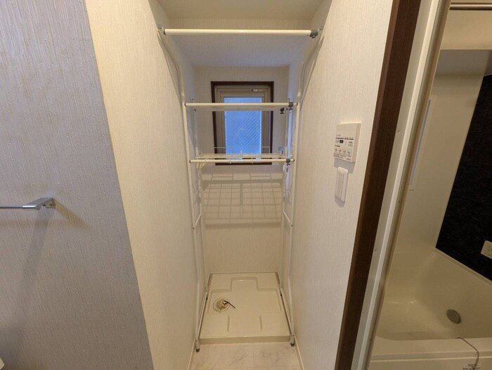 物件内観写真18　(洗濯機置場)