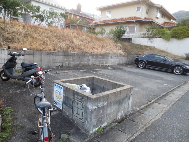 物件外観写真3　(駐車場)