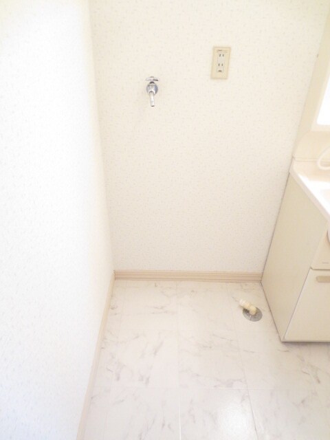 物件内観写真11　(洗濯機置場)