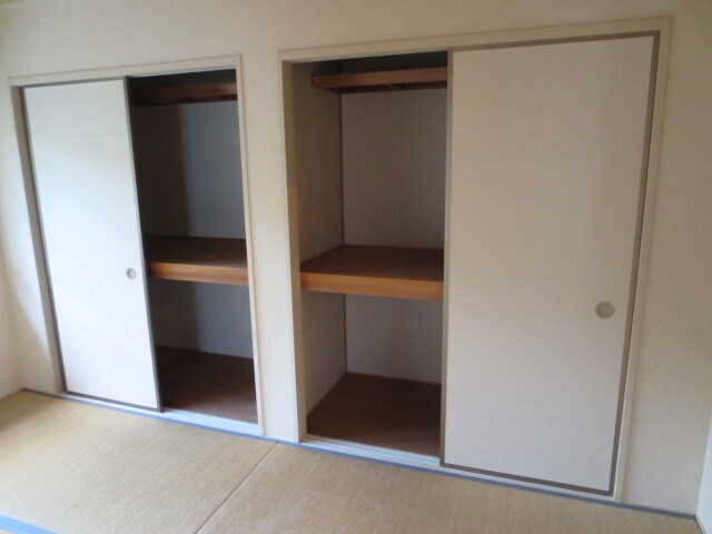 物件内観写真12　(収納)