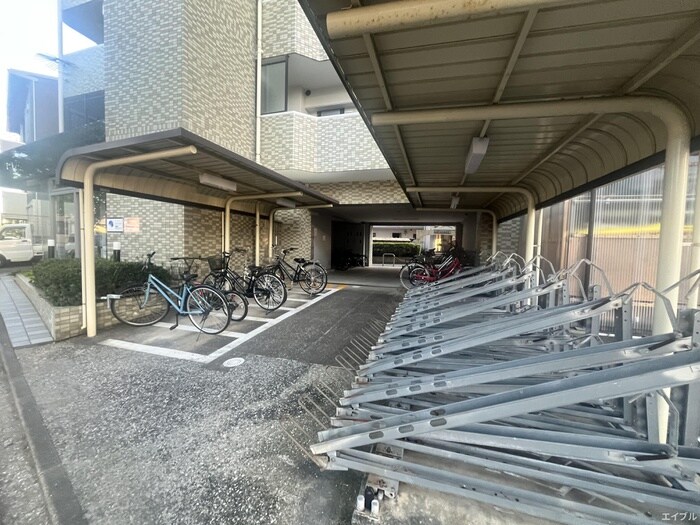 物件外観写真5　(駐輪場)