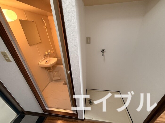 物件内観写真12　(洗濯機置場)