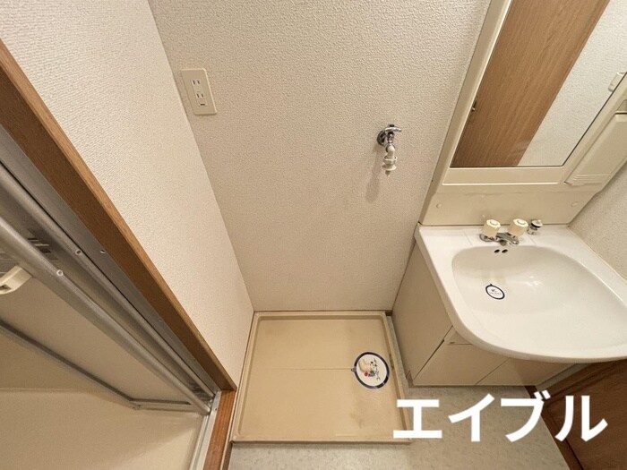 物件内観写真12　(洗濯機置場)