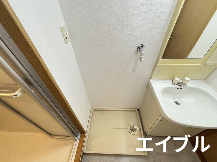 物件内観写真12　(洗濯機置場)