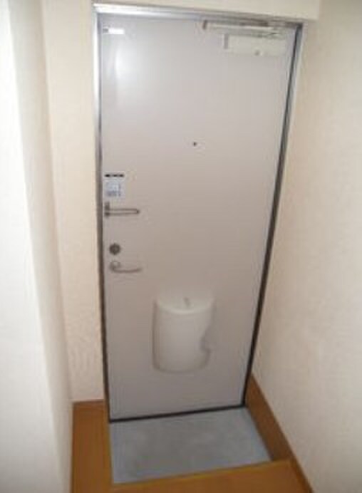 物件内観写真9　(玄関)