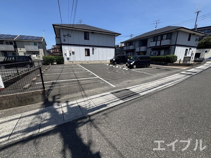 物件外観写真2　(駐車場)