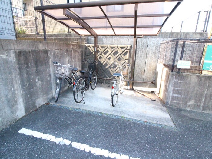 物件外観写真5　(駐輪場)