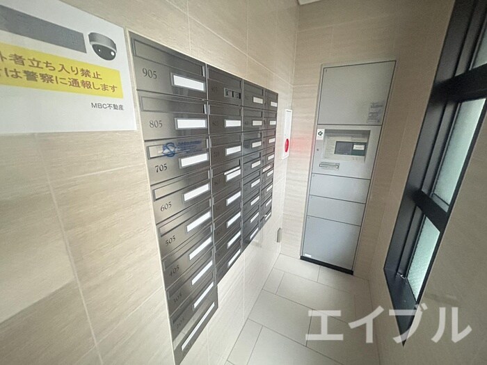 物件外観写真6　(エントランス部分)