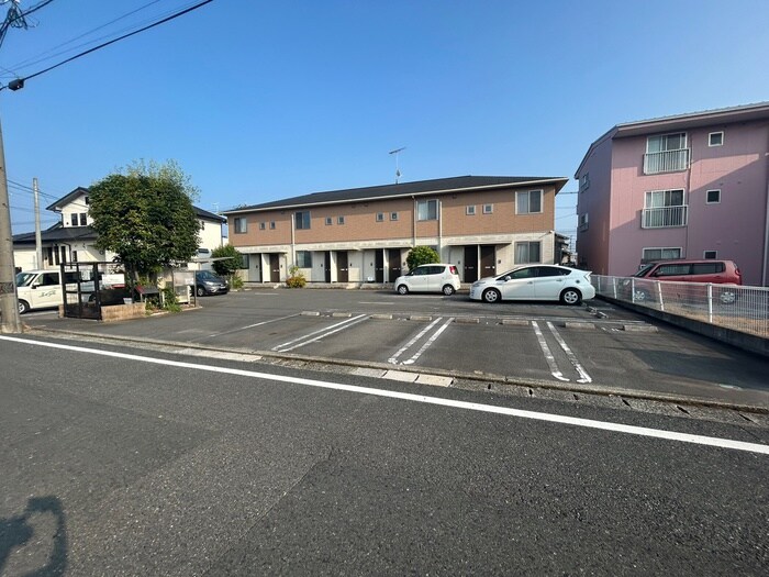 物件外観写真2　(駐車場)